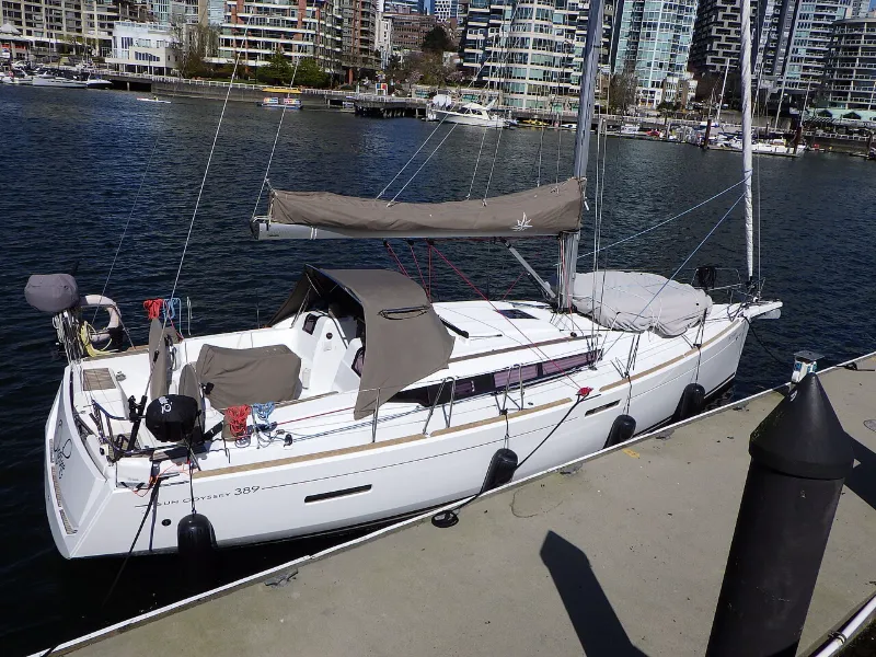 Jeanneau Sun Odyssey 389 am Steg